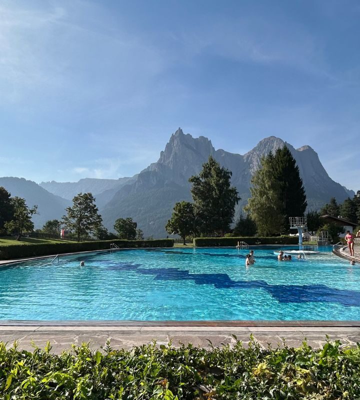 Schwimmbad in Telfen bei Kastelruth - Dolomitenblick