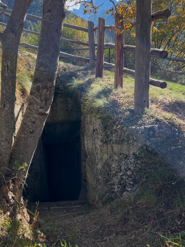 Geopfad in Teis - Erlebnisweg bei Villnöss mit Kindern (12) Schützengraben und Bunker aus dem Ersten Weltkrieg in Teis