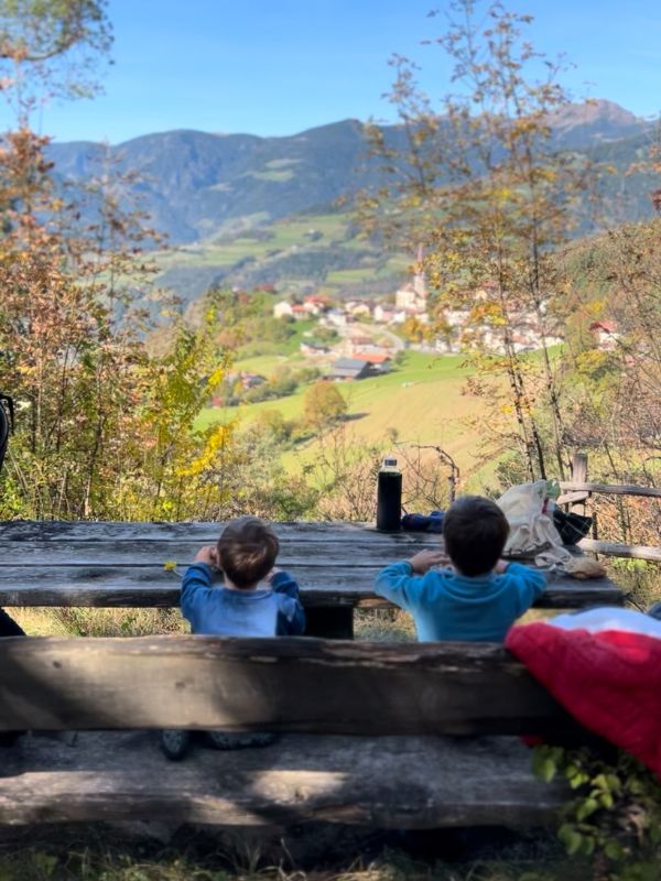 Geopfad in Teis - Erlebnisweg bei Villnöss mit Kindern (3) Geopfad in Teis mit Kindern - Aussichtspunkt