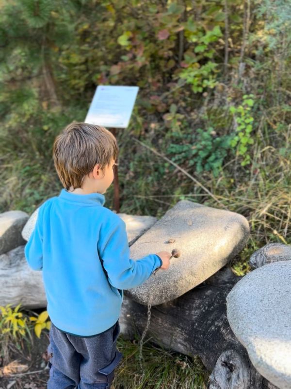 Geopfad in Teis - Erlebnisweg bei Villnöss mit Kindern (6) Geopfad in Teis mit Kindern - Klangsteine