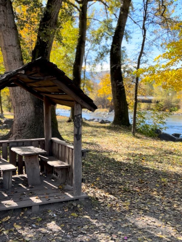 Wanderung von Brixen am Eisack entlang zum Kloster Neustift - Bistro Frischluft (11) Wanderung entlang des Eisackufers bei Brixen mit Kindern
