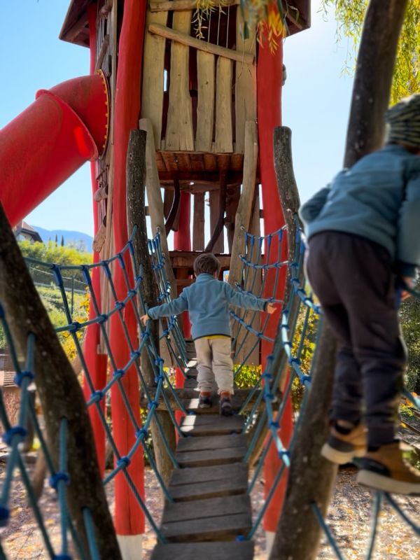 Wanderung von Brixen am Eisack entlang zum Kloster Neustift - Bistro Frischluft (17) Spielplatz beim Bistro Frischluft in Brixen