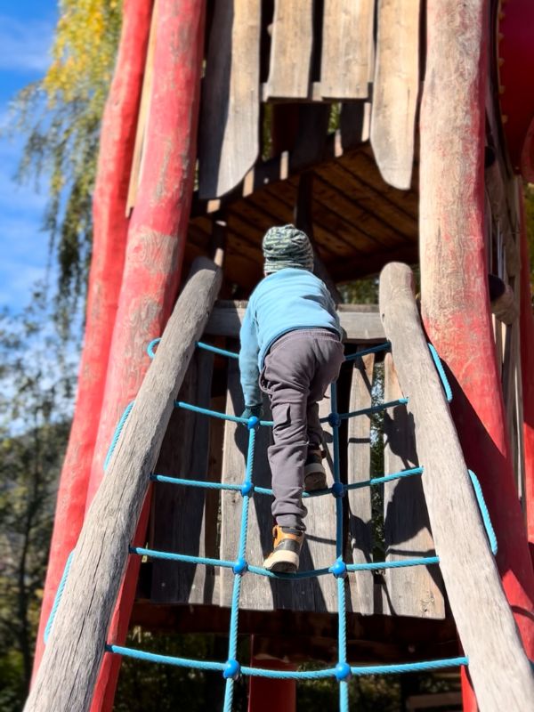 Wanderung von Brixen am Eisack entlang zum Kloster Neustift - Bistro Frischluft (22) Spielplatz beim Bistro Frischluft in Brixen