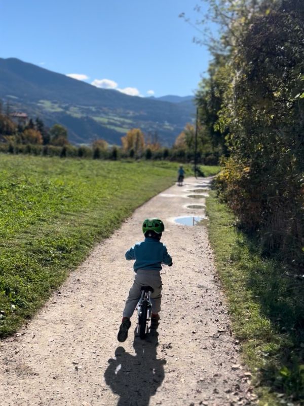 Wanderung von Brixen am Eisack entlang zum Kloster Neustift - Bistro Frischluft (24) Wanderung entlang des Eisackufers bei Brixen mit Kindern