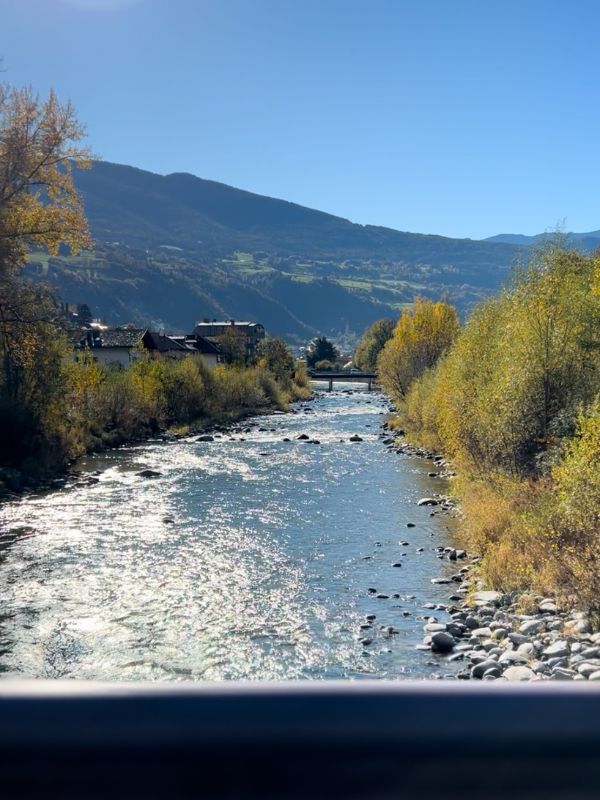 Wanderung von Brixen am Eisack entlang zum Kloster Neustift - Bistro Frischluft (4) Wanderung entlang des Eisackufers bei Brixen mit Kindern