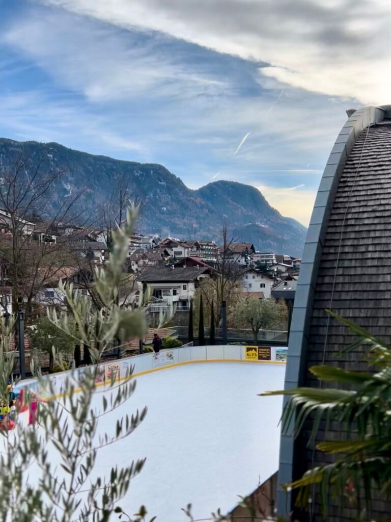 Eislaufen Schenna bei Meran mit Kindern in Südtirol (1) Eislaufen in Schenna bei Meran (Südtirol)