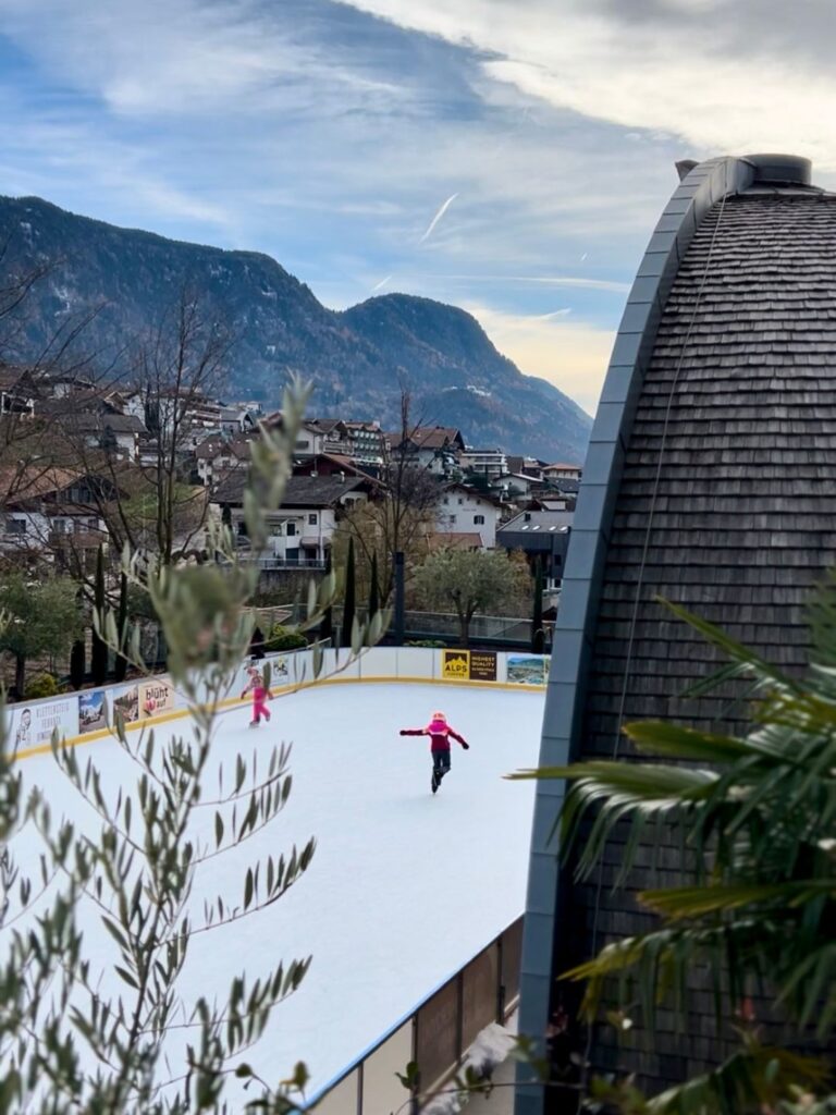 Eislaufen Schenna bei Meran mit Kindern in Südtirol (9)