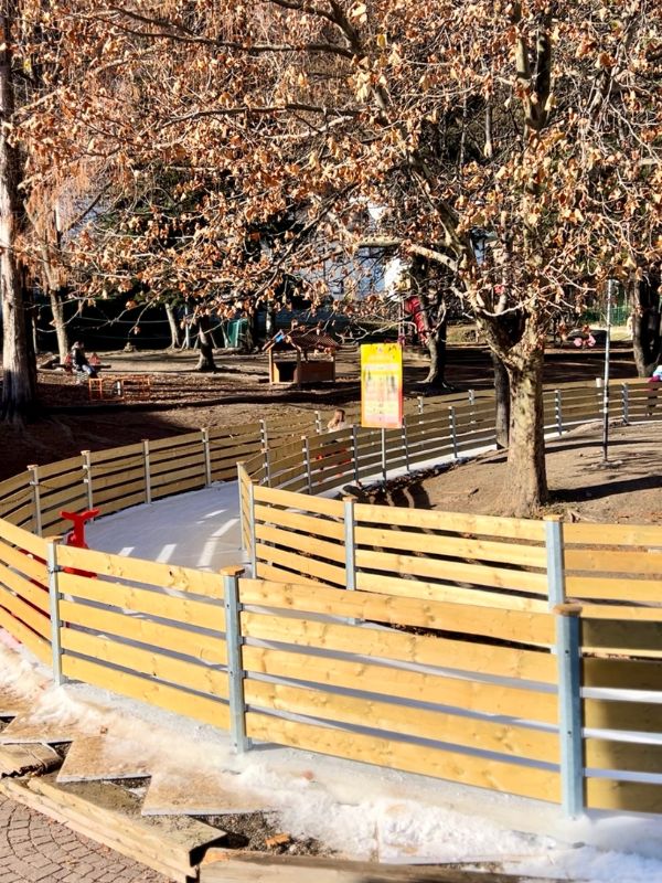 EIlsaufen in Marling mit Kindern in Südtirol (2) Eislaufen in Marling bei Meran in Südtirol mit Kindern