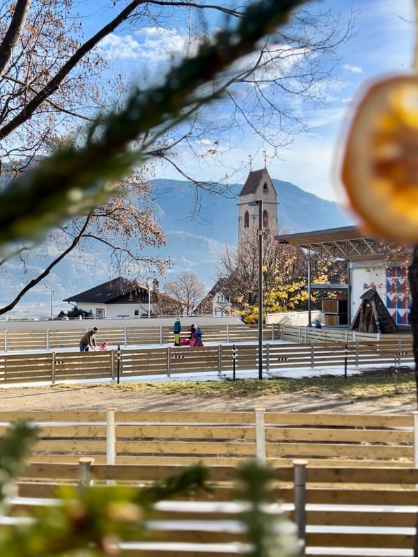 EIlsaufen in Marling mit Kindern in Südtirol (20) Eislaufen in Marling bei Meran in Südtirol mit Kindern
