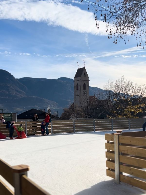EIlsaufen in Marling mit Kindern in Südtirol (26) Eislaufen in Marling bei Meran in Südtirol mit Kindern