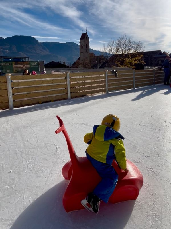 EIlsaufen in Marling mit Kindern in Südtirol (28) Eislaufen in Marling bei Meran in Südtirol mit Kindern