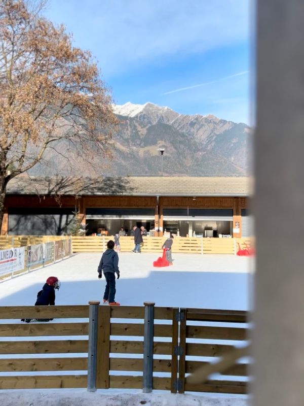 EIlsaufen in Marling mit Kindern in Südtirol (3) Eislaufen in Marling bei Meran in Südtirol mit Kindern