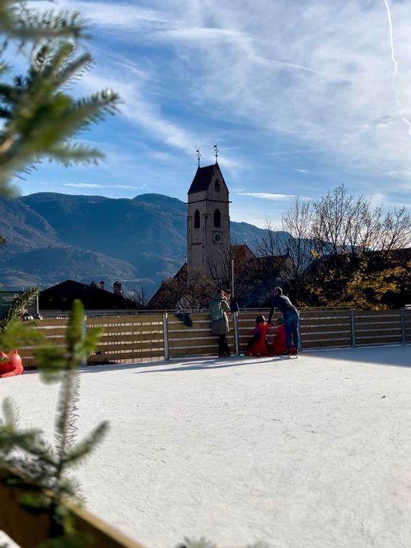 EIlsaufen in Marling mit Kindern in Südtirol (8) Eislaufen in Marling bei Meran in Südtirol mit Kindern