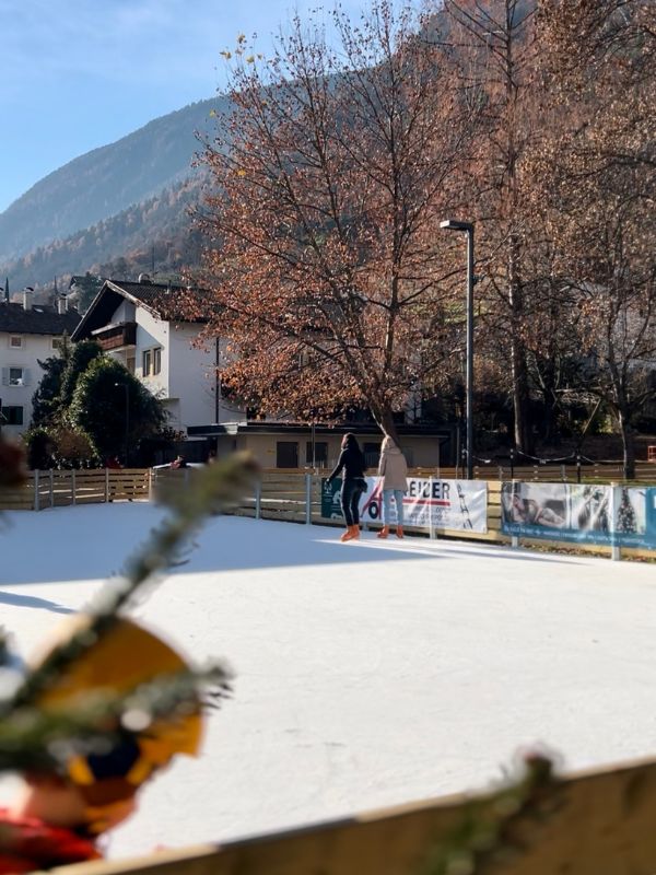 EIlsaufen in Marling mit Kindern in Südtirol (9) Eislaufen in Marling bei Meran in Südtirol mit Kindern