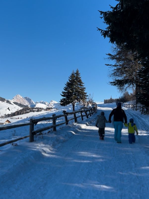 Wanderung Seiser Alm mit Kinder - zur Laurin Hütte mit Dolomitenblick (11) Die Seiser Alm im Winter - Wanderung zu Laurinhütte mit Kindern