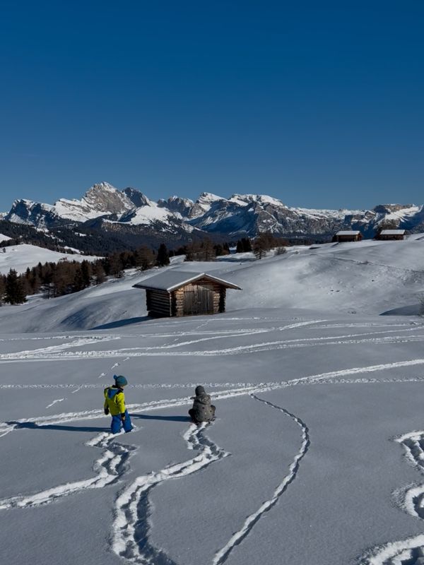 Die Seiser Alm im Winter - Wanderung zu Laurinhütte mit Kindern