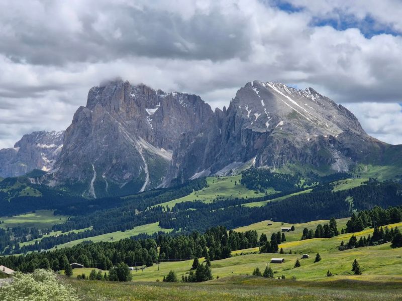 Wanderung Seiser Alm mit Kinder - zur Laurin Hütte mit Dolomitenblick (5) Die Seiser Alm im Sommer - Wanderung zu Laurinhütte mit Kindern