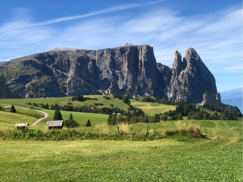 Wanderung Seiser Alm mit Kinder - zur Laurin Hütte mit Dolomitenblick (7) Die Seiser Alm im Sommer - Wanderung zu Laurinhütte mit Kindern
