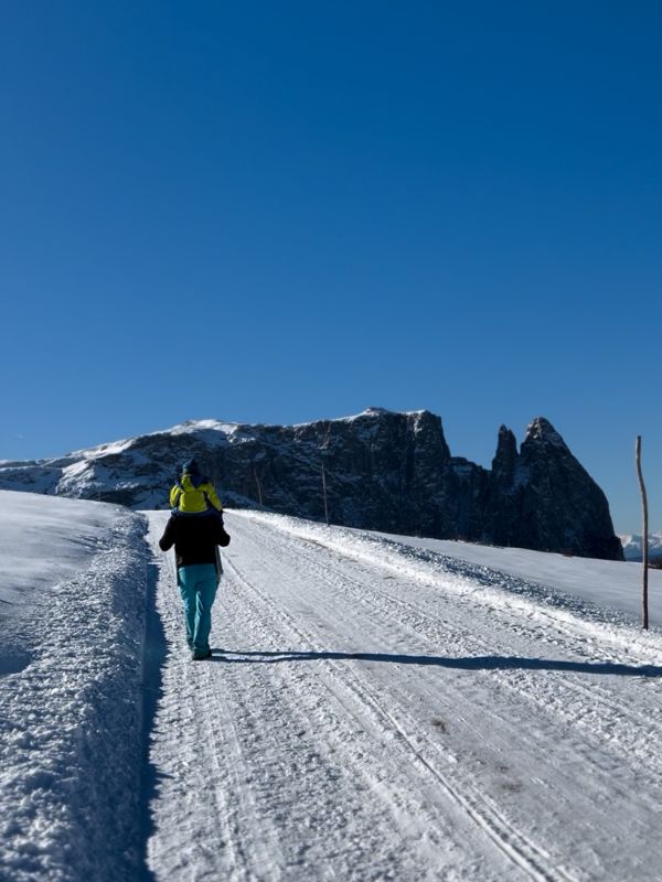 Wanderung Seiser Alm mit Kinder - zur Laurin Hütte mit Dolomitenblick (9) Die Seiser Alm im Winter - Wanderung zu Laurinhütte mit Kindern