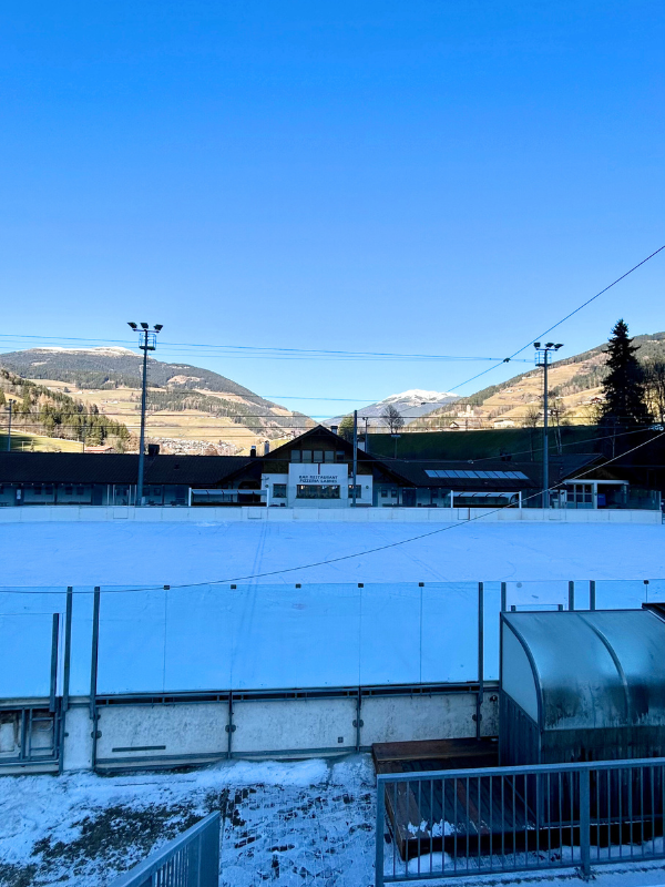 Eislaufen in der Sportzone Labnes in Sarnthein