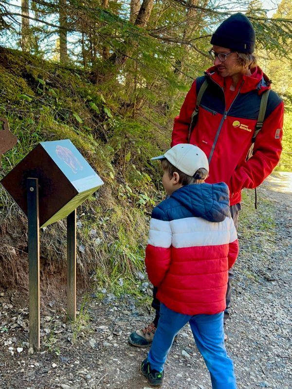 Saurierpfad Geoparc Bletterbach Aldein_Wanderung mit Kindern (3) Saurierpfad im Geoparc Bletterbach in Aldein in Südtirol - Familienführung