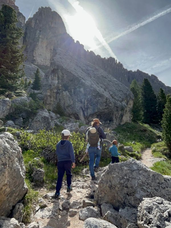 König Laurin Tour_Carezza Dolomites_Rosengarten Wanderung mit Kindern (15) König Laurin Tour am Rosengarten - Carezza Dolomites - Wandern mit Kindern in den Dolomiten in Südtirol