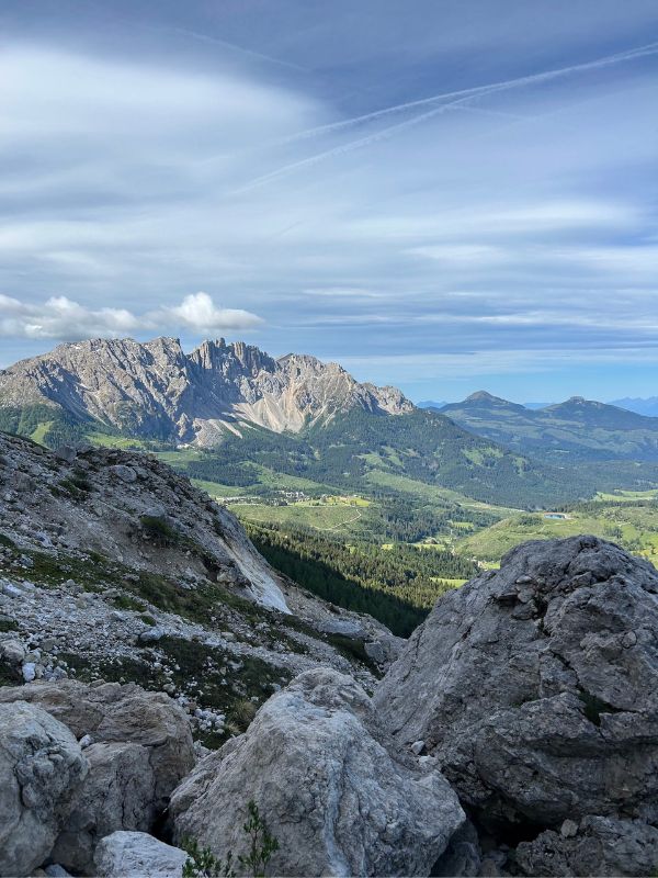 König Laurin Tour_Carezza Dolomites_Rosengarten Wanderung mit Kindern (6) König Laurin Tour am Rosengarten - Carezza Dolomites - Wandern mit Kindern in den Dolomiten in Südtirol
