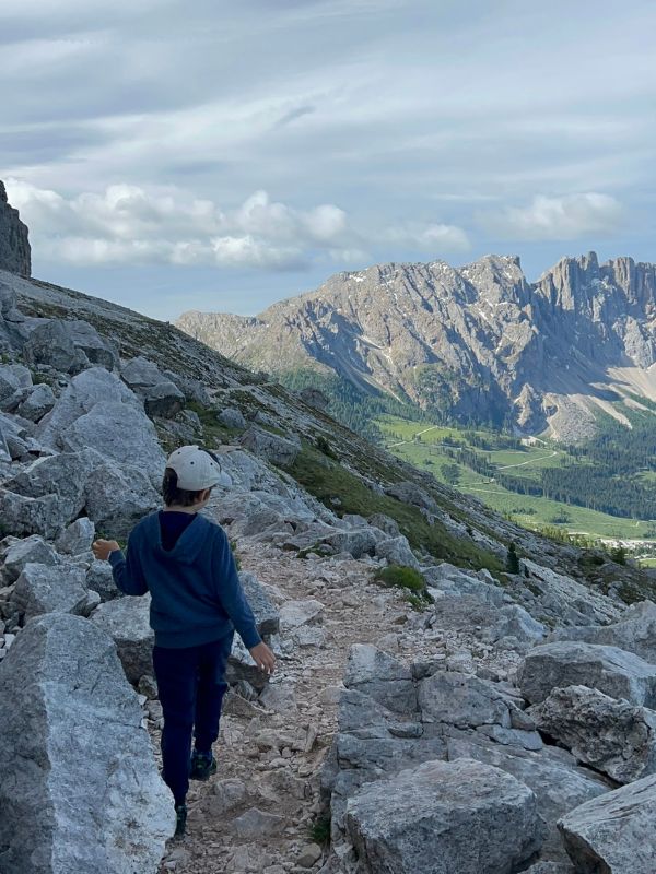 König Laurin Tour_Carezza Dolomites_Rosengarten Wanderung mit Kindern (8) König Laurin Tour am Rosengarten - Carezza Dolomites - Wandern mit Kindern in den Dolomiten in Südtirol