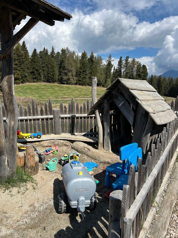 Naturhotel Runa_Rodenecker Alm_Ronerhütte (2) Rodenecker-Lüsner Alm Wanderung mit Kindern zur Ronerhütte