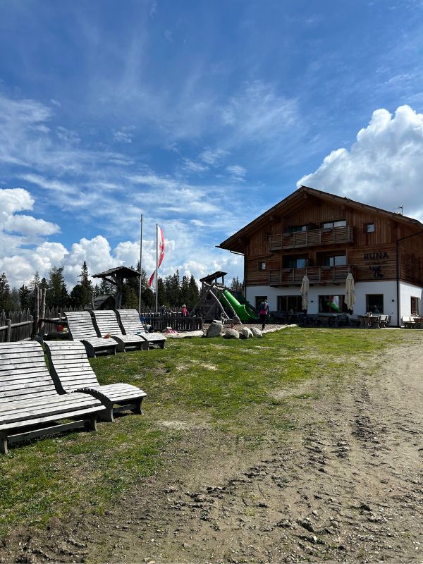 Naturhotel Runa_Rodenecker Alm_Ronerhütte (6) Rodenecker-Lüsner Alm Wanderung mit Kindern zur Ronerhütte