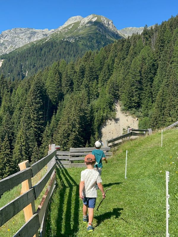 Sagenweg in Aberstückl im Sarntal_Wandern mit Kindern_Erlebnisweg (1) Der Sagenweg im Sarntal - Leichte Wanderung mit Kindern in Südtirol