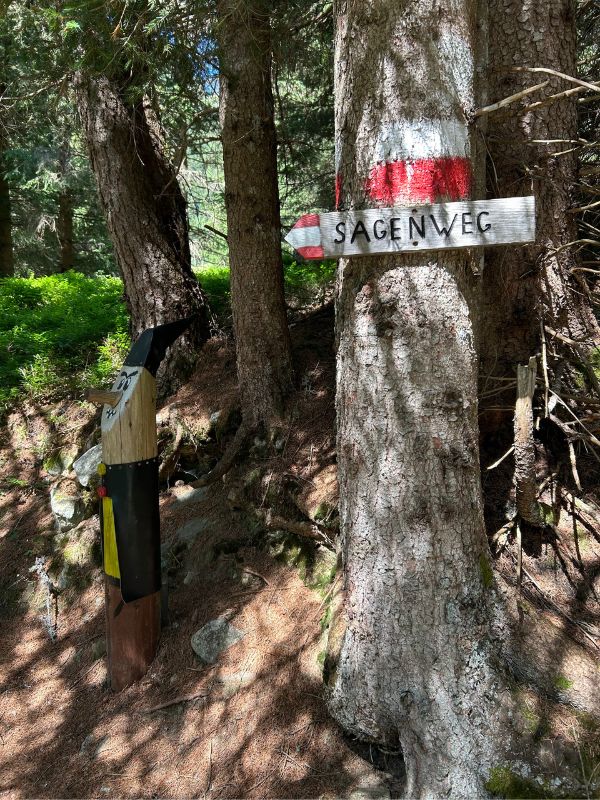 Sagenweg in Aberstückl im Sarntal_Wandern mit Kindern_Erlebnisweg (9) Der Sagenweg im Sarntal - Leichte Wanderung mit Kindern in Südtirol