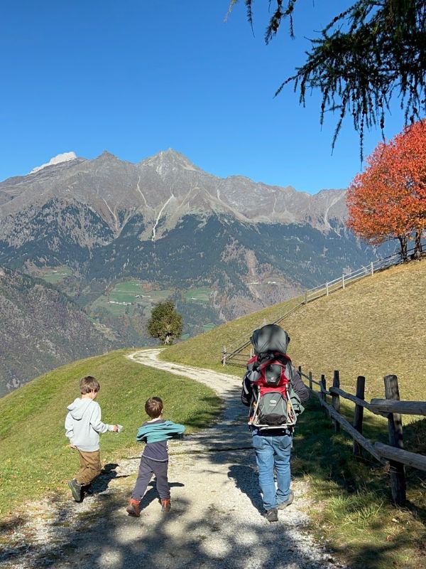 Walderlebnispfad Aschbach_Wanderung mit Kindern bei Algund (24) Walderlebnispfad Aschbach_Wanderung mit Kindern bei Meran_Kinderwagen